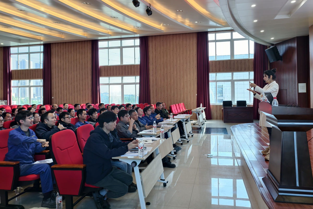 尊龙凯时人生就是搏特瓷举行“相同无障碍”手语培训班开班仪式